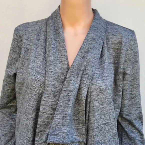 Nike Dri-Fit Women's Draped Open cardigan Size XSmall Gray Long Sleeves Thumb - Picture 2 of 9